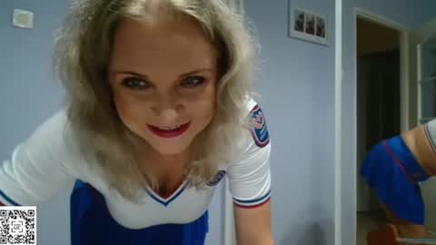 Snapshot of sexyjennyeu chatting on 07/17/26, 07:41 Jenny online show from 07/17/26, 07:41