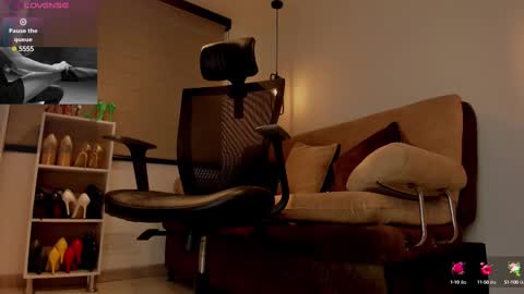 katalina larson online show from 02/11/25, 02:25