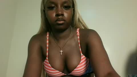 Snapshot of sexykitten200 chatting on 06/15/26, 05:37 SexyKitty online show from 06/15/26, 05:37