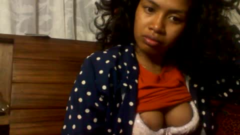 Snapshot of sexylarra12 chatting on 06/19/26, 03:55 sexylarra12 online show from 06/19/26, 03:55