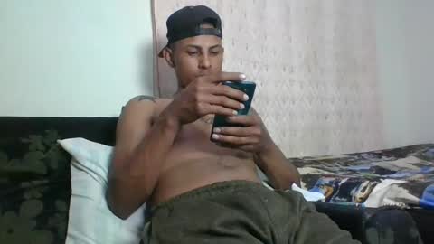 Snapshot of sexyleon69 chatting on 02/10/25, 04:52 Sexy leon online show from 02/10/25, 04:52