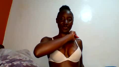 Snapshot of sexylucia5 chatting on 05/09/26, 09:09 sexylucia5 online show from 05/09/26, 09:09