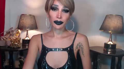 Snapshot of sexylusty2258 chatting on 12/05/25, 04:10 Queen Sofia online show from 12/05/25, 04:10