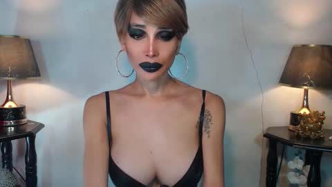 Snapshot of sexylusty2258 chatting on 05/11/26, 01:55 Queen Sofia online show from 05/11/26, 01:55
