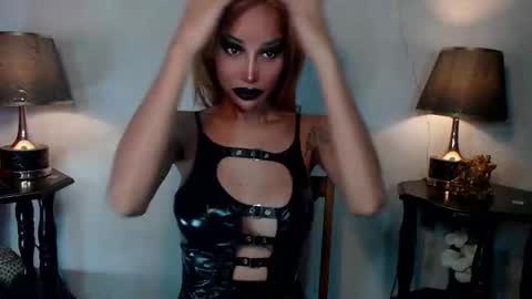 Snapshot of sexylusty2258 chatting on 05/24/26, 02:49 Queen Sofia online show from 05/24/26, 02:49