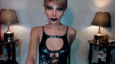 Snapshot of sexylusty2258 chatting on 05/28/26, 02:31 Queen Sofia online show from 05/28/26, 02:31