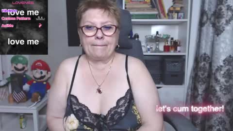 sexylynette4u online show from 10/27/25, 10:41