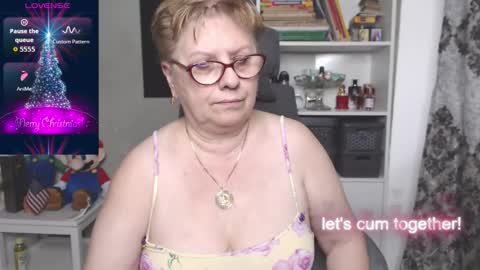 sexylynette4u online show from 12/15/25, 09:46