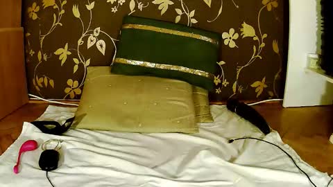 Snapshot of sexymayagold chatting on 03/23/26, 04:11 Squirty Maya Gold online show from 03/23/26, 04:11