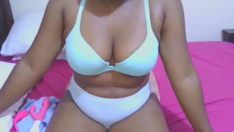 Snapshot of sexymompie chatting on 12/20/24, 10:49 CANDY online show from 12/20/24, 10:49