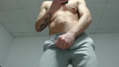 Snapshot of sexymuscle26 chatting on 01/04/25, 08:05 Adrian online show from 01/04/25, 08:05