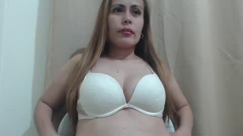 Snapshot of sexymye chatting on 01/18/25, 10:17 sexymye online show from 01/18/25, 10:17