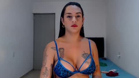 Snapshot of sexynatalia25 chatting on 06/27/26, 01:50 Natalia Duran online show from 06/27/26, 01:50