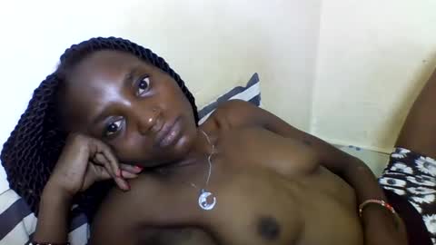 Snapshot of sexyneedle22 chatting on 02/14/25, 09:13 VIVIAN online show from 02/14/25, 09:13