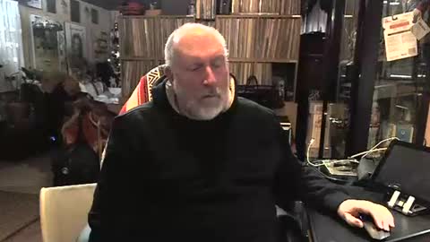 Snapshot of sexyolbear chatting on 12/23/24, 05:00 Grizz Lee Bear online show from 12/23/24, 05:00