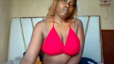 Snapshot of sexypussy983 chatting on 06/29/26, 04:52 Micky online show from 06/29/26, 04:52