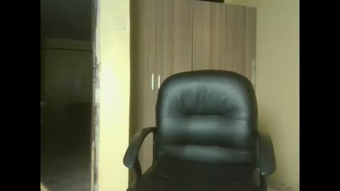 queenivy online show from 10/25/25, 10:04