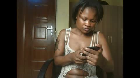 queenivy online show from 10/26/25, 10:32