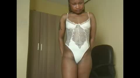 queenivy online show from 11/03/25, 02:57