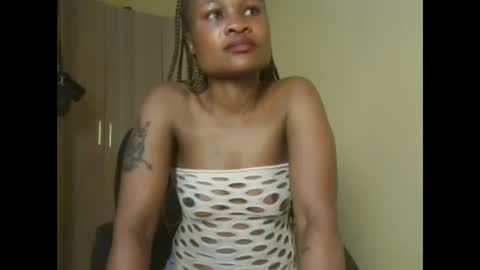 queenivy online show from 11/23/25, 06:57