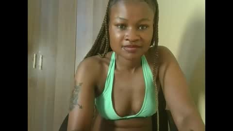 queenivy online show from 11/26/25, 06:31