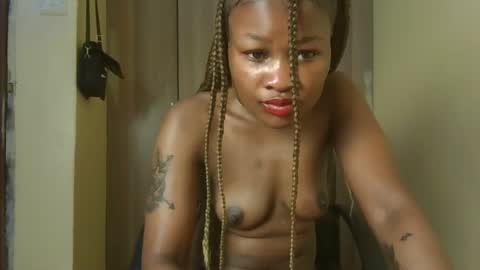 queenivy online show from 11/30/25, 02:15