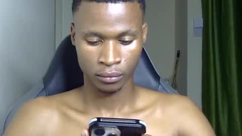 Snapshot of sexyromeo_bbc chatting on 06/18/26, 07:29 Enzo online show from 06/18/26, 07:29