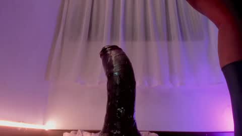 Snapshot of sexyshantal_ chatting on 01/24/25, 04:17 Sshanty online show from 01/24/25, 04:17