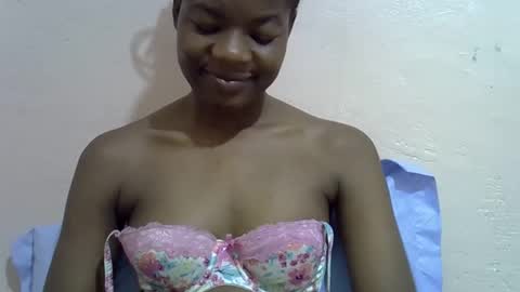 Snapshot of sexyshaz22 chatting on 04/23/26, 12:01 sexyshaz22 online show from 04/23/26, 12:01