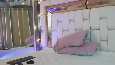 Snapshot of sexysister_ chatting on 04/25/26, 12:30 Kendall online show from 04/25/26, 12:30