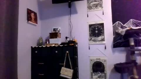 Snapshot of sexywhitebunny2001 chatting on 10/28/25, 03:32 Alyssa Rene online show from 10/28/25, 03:32