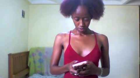 Snapshot of sexyy_tiny chatting on 01/03/25, 08:32 Mel online show from 01/03/25, 08:32
