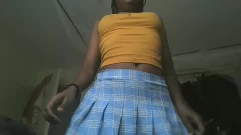 Snapshot of sexyy_tiny chatting on 10/23/25, 10:36 Mel online show from 10/23/25, 10:36