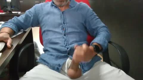 Snapshot of sexzob_81 chatting on 06/05/26, 02:45 sexzob_81 online show from 06/05/26, 02:45