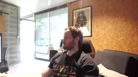 Snapshot of shad0w_hunter chatting on 12/17/25, 02:01 shad0w_hunter online show from 12/17/25, 02:01