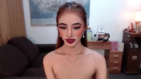 Snapshot of shaina_cummer chatting on 01/08/26, 01:52 shaina online show from 01/08/26, 01:52