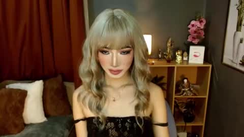 Snapshot of shaina_cummer chatting on 03/23/26, 10:30 shaina online show from 03/23/26, 10:30