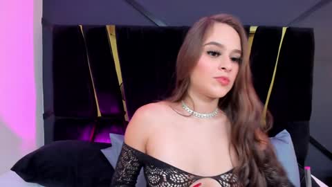 Snapshot of shaina_vasquez chatting on 02/09/25, 01:22 Shaina Vasquez online show from 02/09/25, 01:22