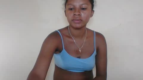 Snapshot of shainnah chatting on 11/16/25, 02:33 shainnah online show from 11/16/25, 02:33