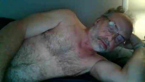 Snapshot of shakeyman889 chatting on 03/27/26, 05:24 shakeyman889 online show from 03/27/26, 05:24