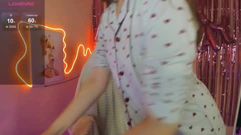 Vivian online show from 12/19/25, 04:36