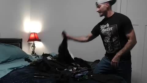 Snapshot of shameus69 chatting on 12/22/25, 04:53 shameus69 online show from 12/22/25, 04:53