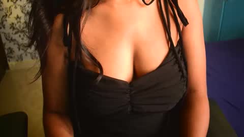 Snapshot of shanaya_indian chatting on 09/26/25, 04:05 shanaya indian online show from 09/26/25, 04:05