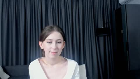 Snapshot of shanellwreath chatting on 12/21/25, 05:09 me name is Mia online show from 12/21/25, 05:09