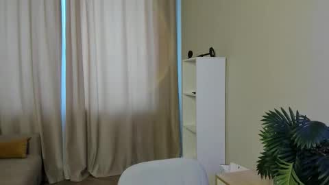 Snapshot of shanellwreath chatting on 02/11/26, 08:41 me name is Mia online show from 02/11/26, 08:41