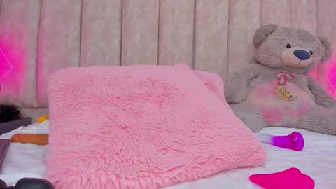 Snapshot of shanelwest7 chatting on 12/01/24, 04:29 Shanel online show from 12/01/24, 04:29