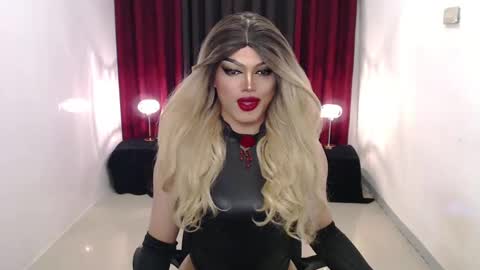 Snapshot of shanex01 chatting on 12/07/24, 02:02 Shane X online show from 12/07/24, 02:02