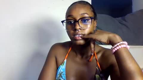 Snapshot of shania_sleigh chatting on 04/18/26, 02:32 shania_sleigh online show from 04/18/26, 02:32