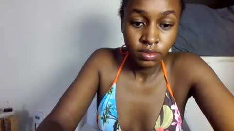 Snapshot of shania_sleigh chatting on 04/19/26, 01:05 shania_sleigh online show from 04/19/26, 01:05