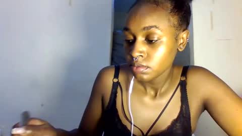 Snapshot of shania_sleigh chatting on 04/23/26, 06:21 shania_sleigh online show from 04/23/26, 06:21